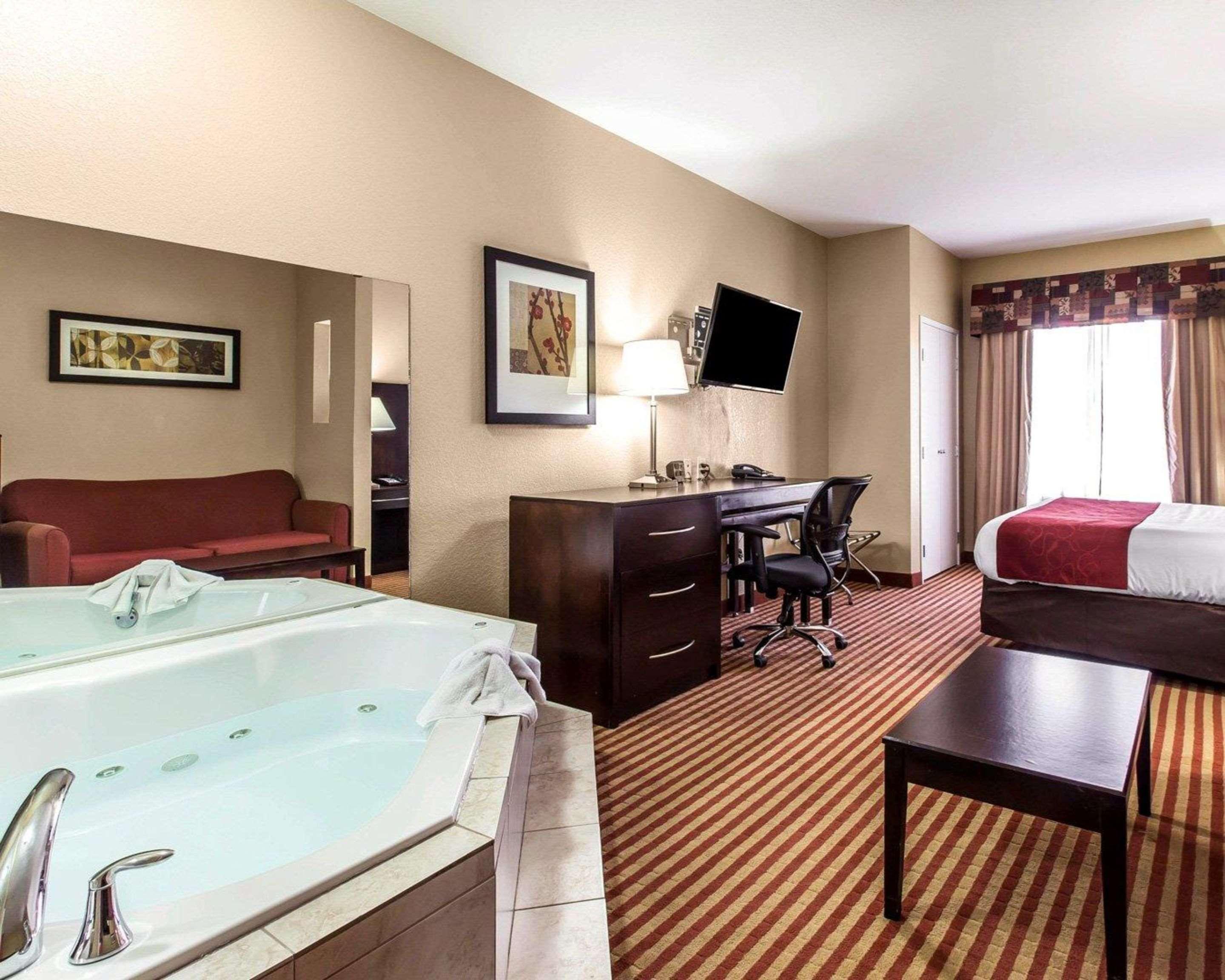 Comfort Suites Уэйкросс Экстерьер фото