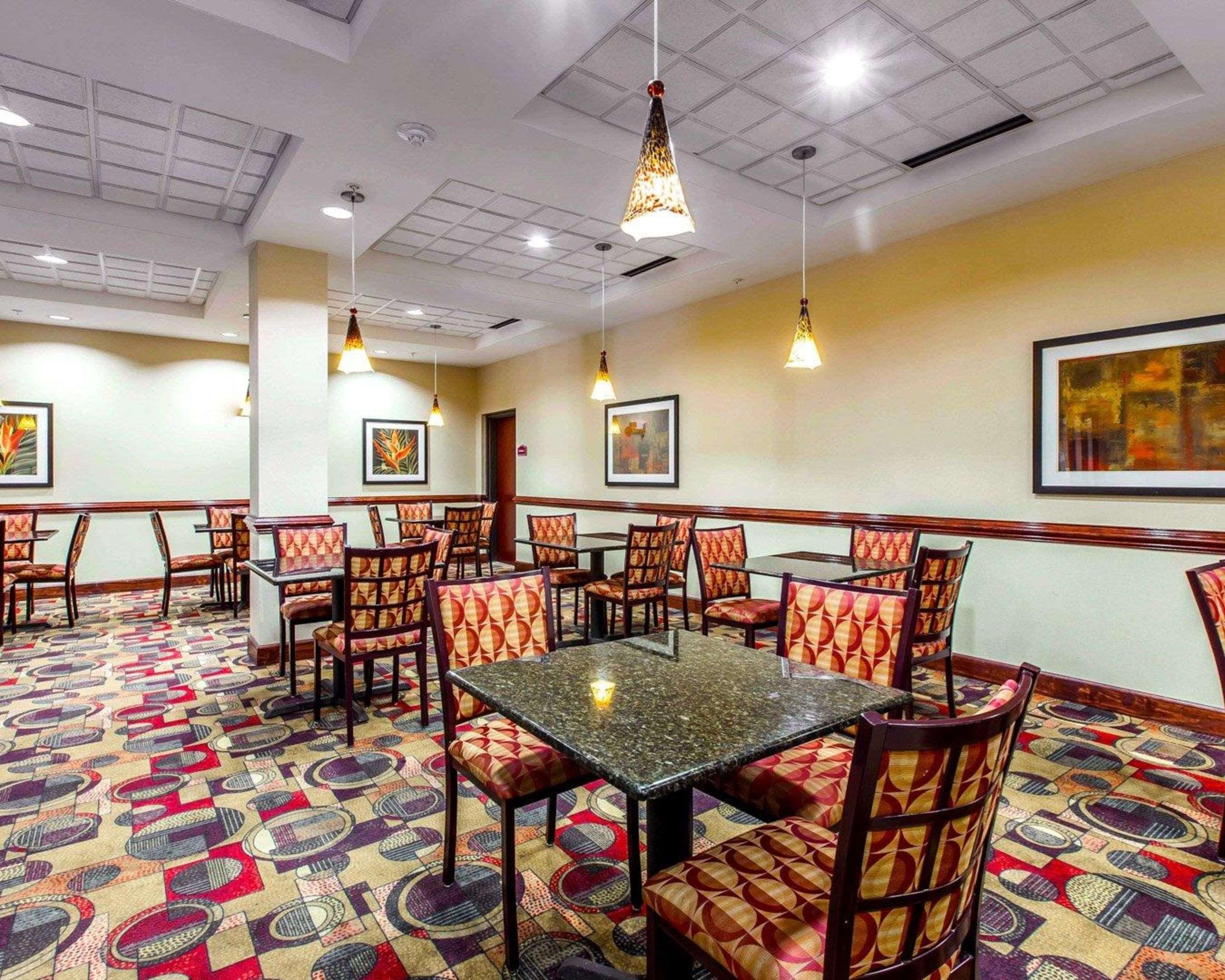 Comfort Suites Уэйкросс Экстерьер фото
