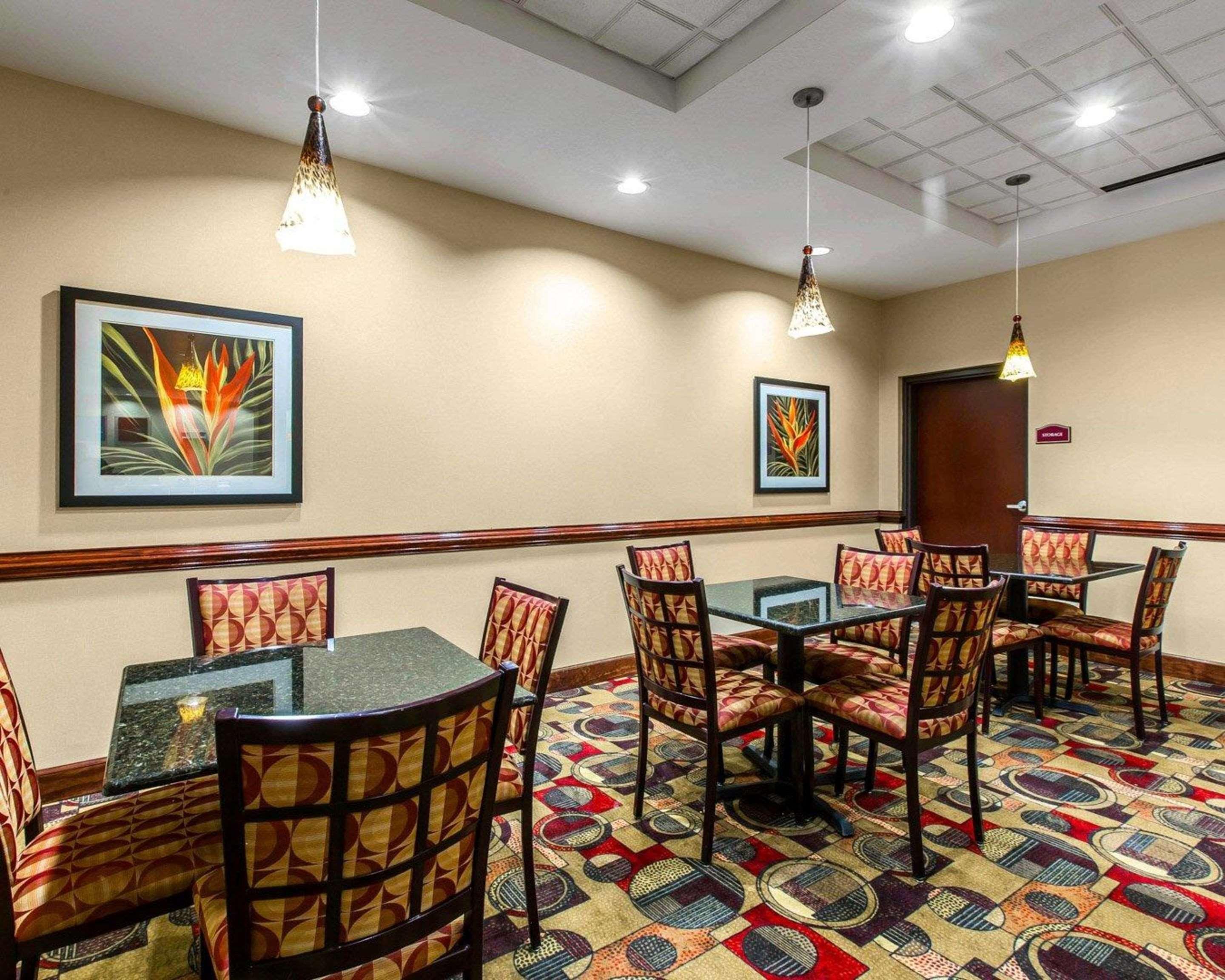 Comfort Suites Уэйкросс Экстерьер фото