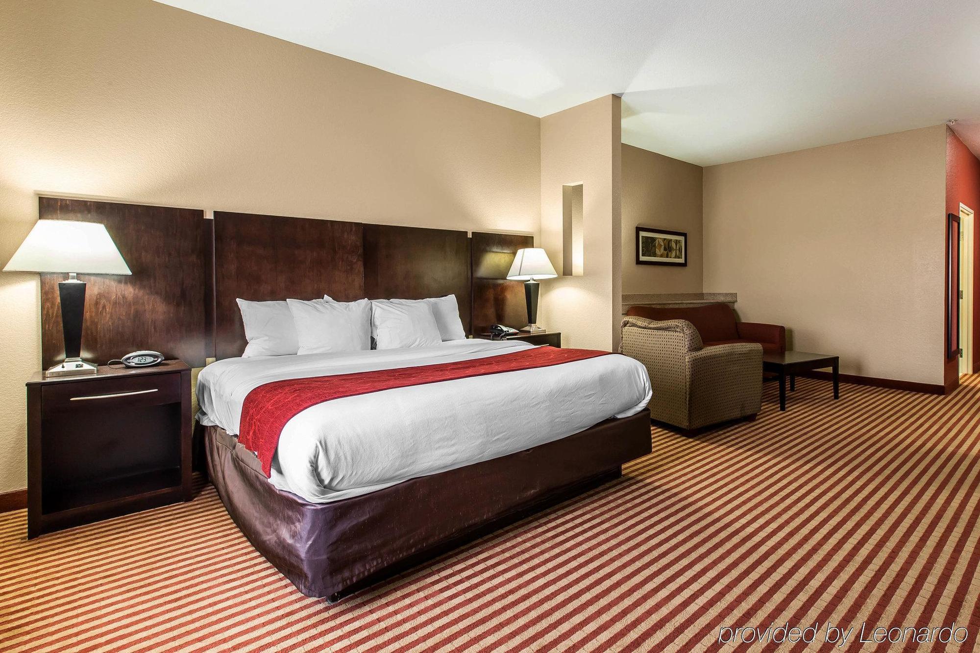 Comfort Suites Уэйкросс Экстерьер фото