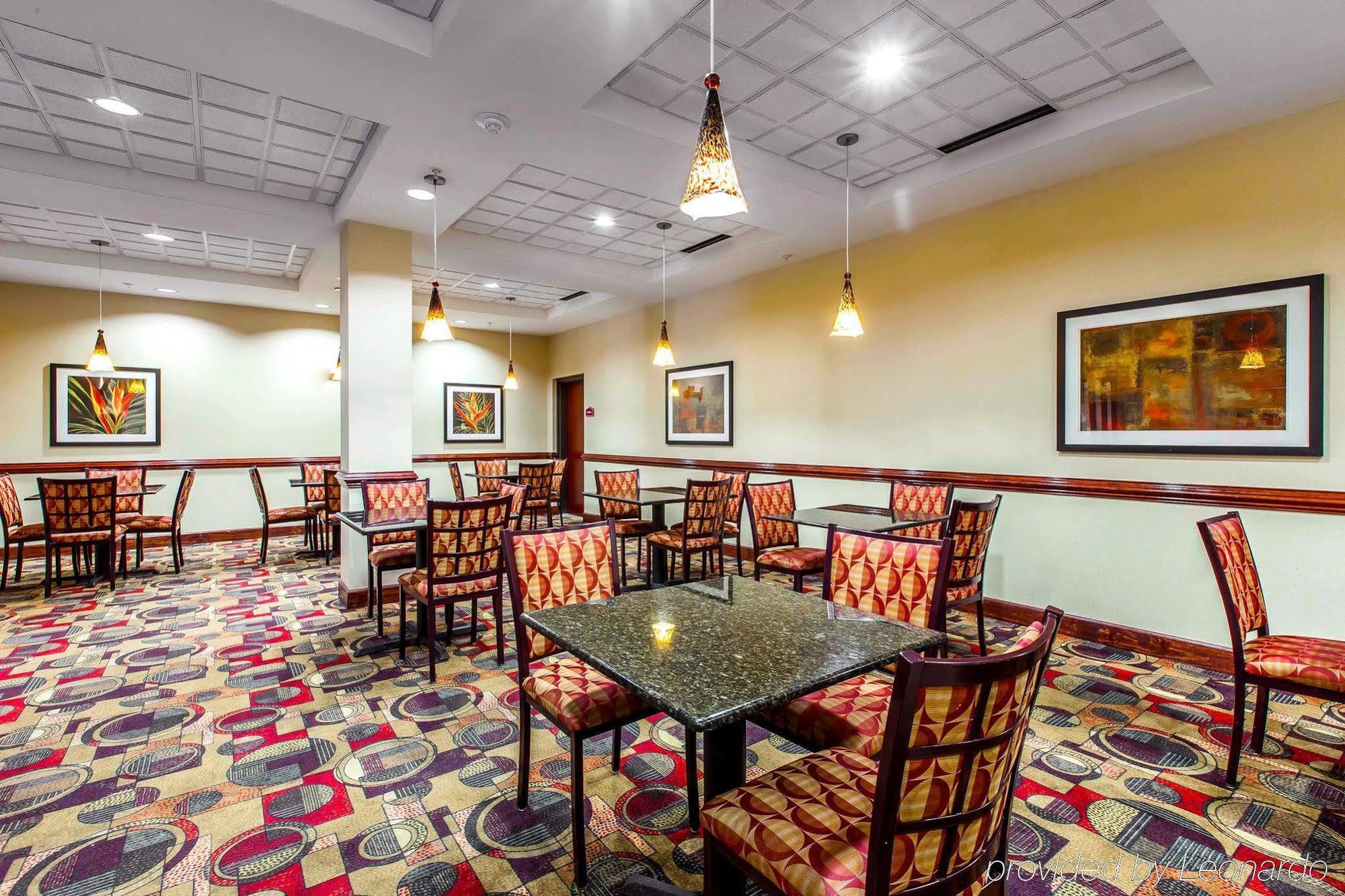 Comfort Suites Уэйкросс Экстерьер фото