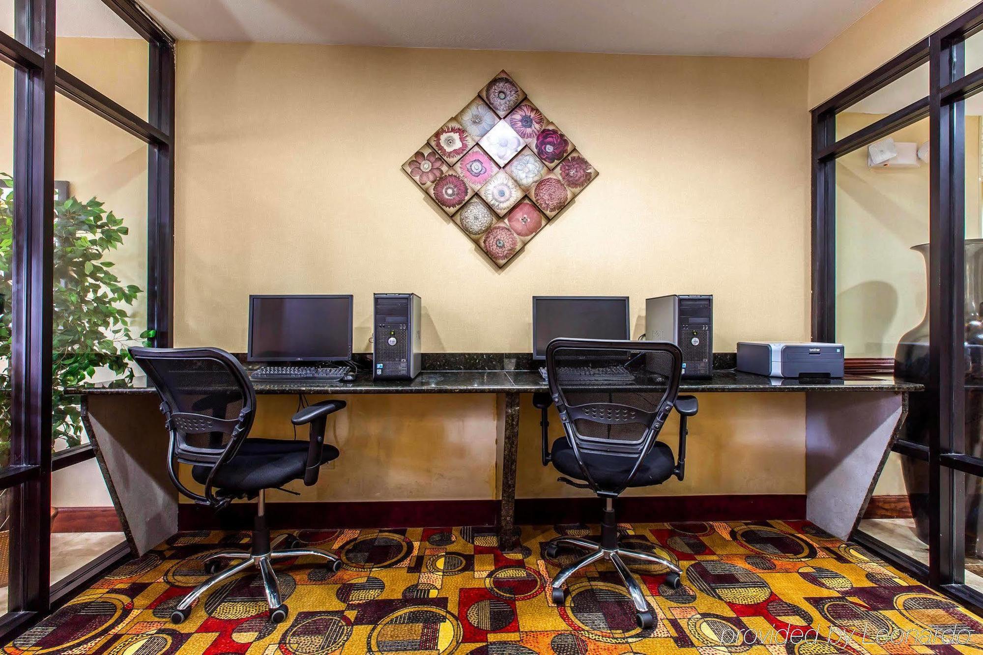 Comfort Suites Уэйкросс Экстерьер фото